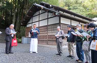 田代宮司さまからの説明を拝聴