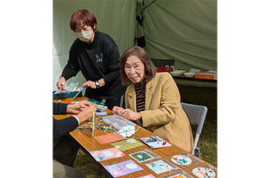 ユネスコブースの様子「カードづくり」